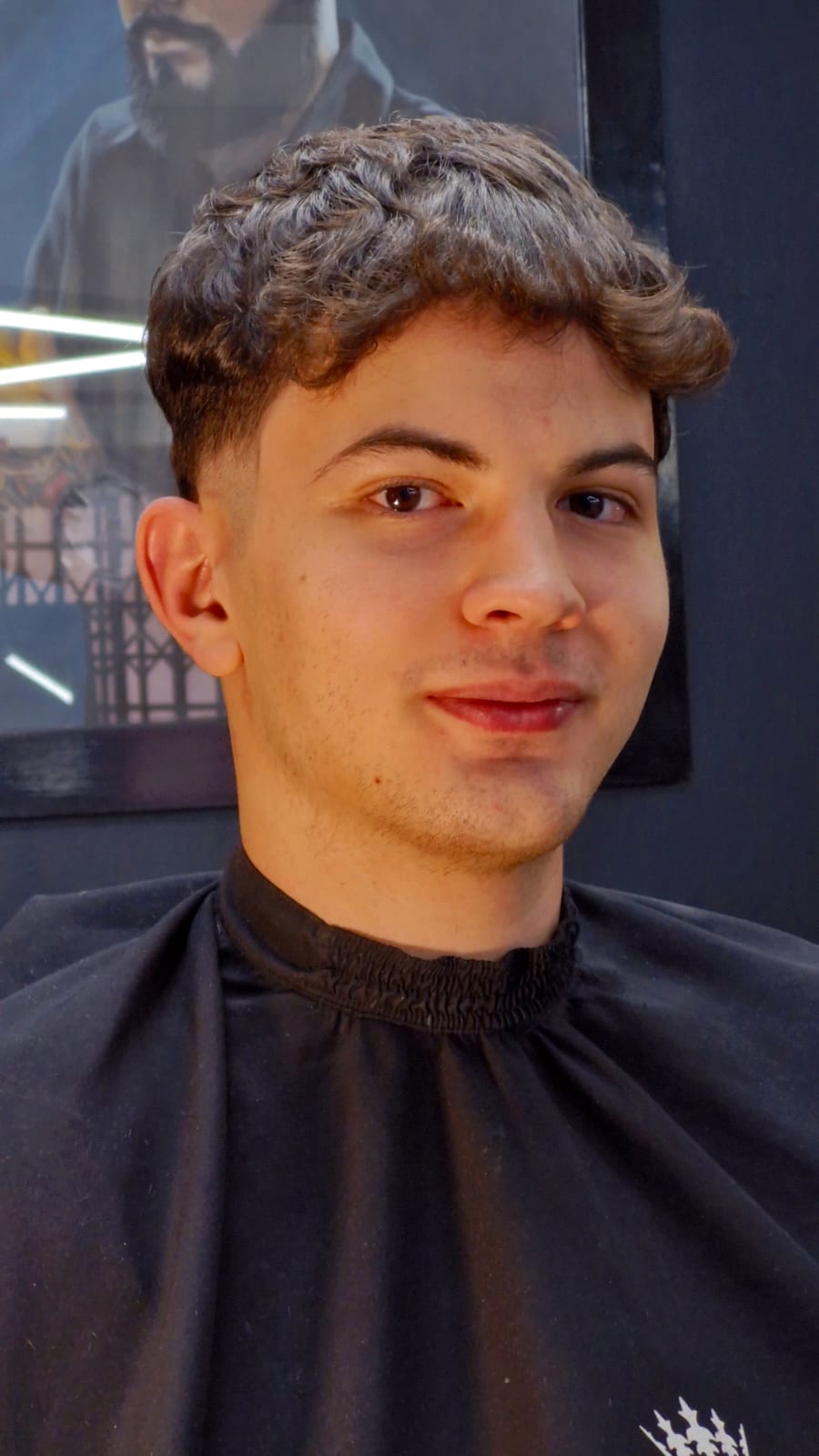 Homem Cortando o cabelo