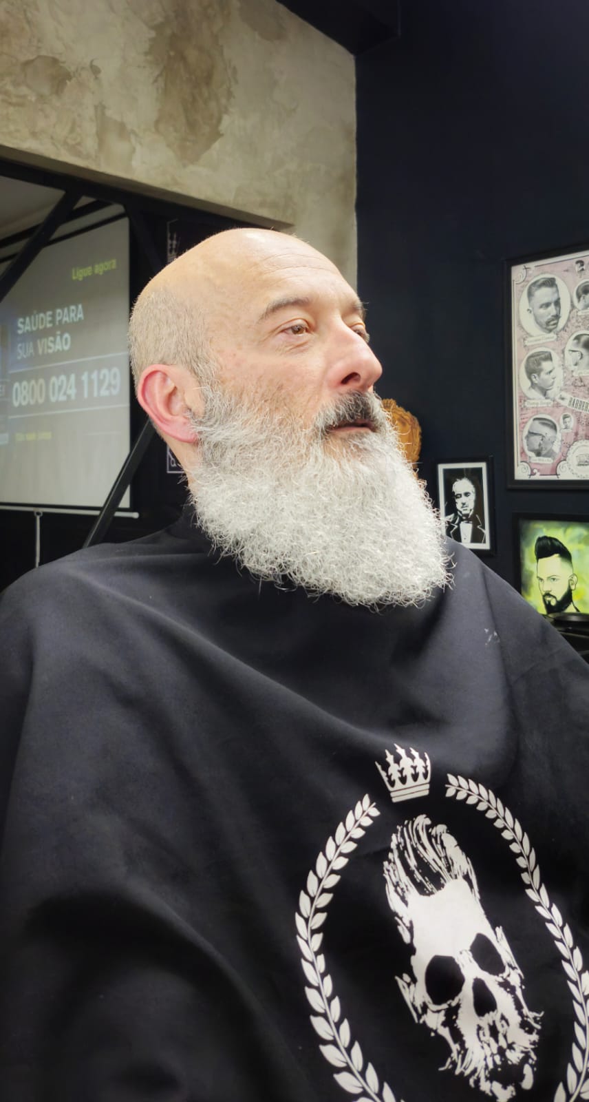 Homem Cortando o cabelo