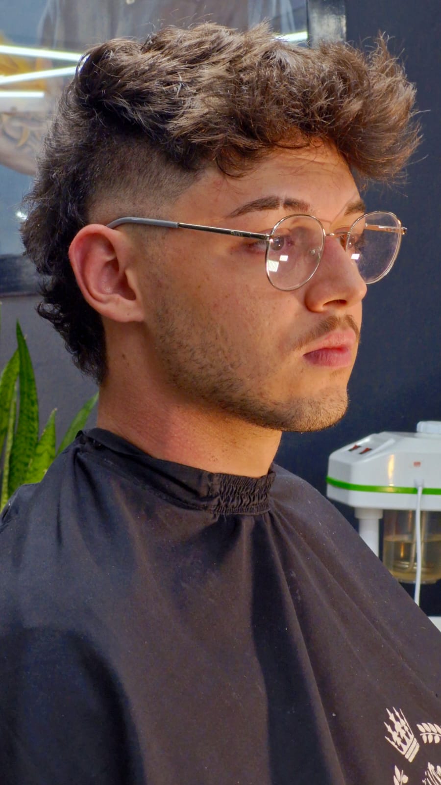 Homem Cortando o cabelo