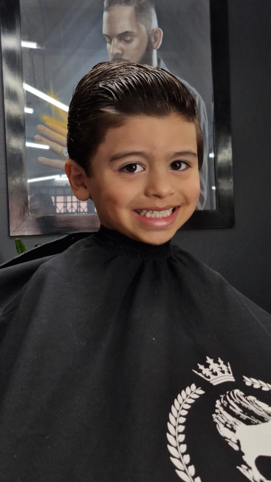 Homem Cortando o cabelo